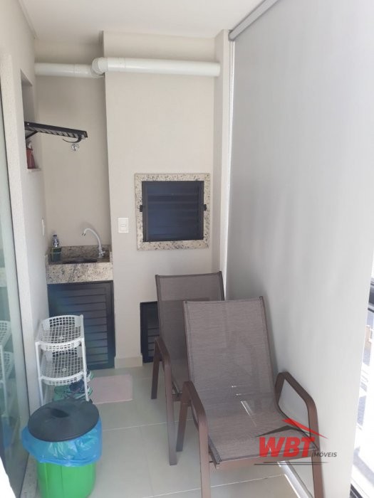 APTO COM 02 DORMS, SENDO 01 SUITE,  MOBILIADO, 700