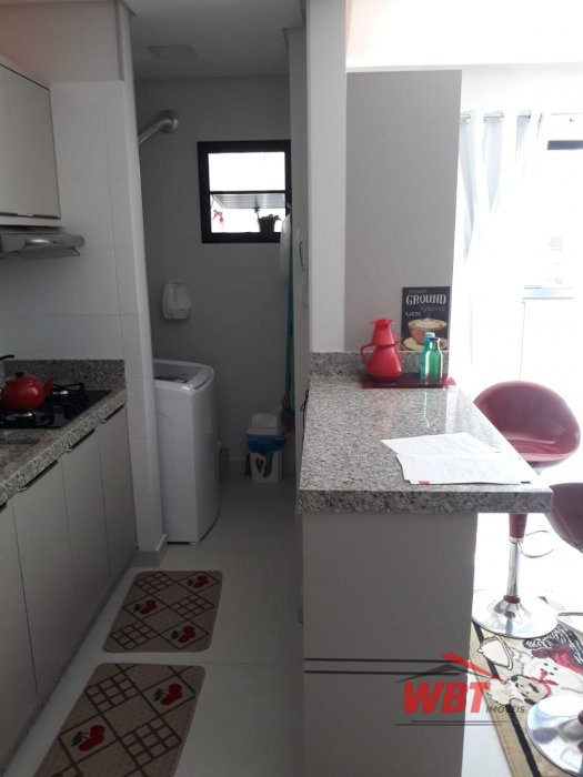 APTO COM 02 DORMS, SENDO 01 SUITE,  MOBILIADO, 700