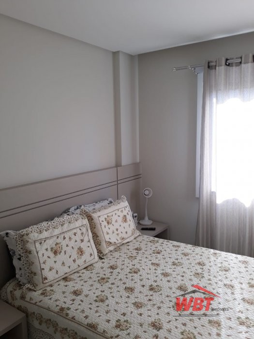 APTO COM 02 DORMS, SENDO 01 SUITE,  MOBILIADO, 700