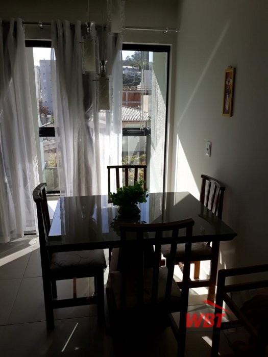 APTO COM 02 DORMS, SENDO 01 SUITE,  MOBILIADO, 700