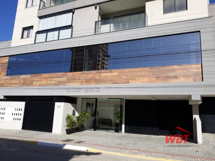 APTO COM 02 DORMS, SENDO 01 SUITE,  MOBILIADO, 700