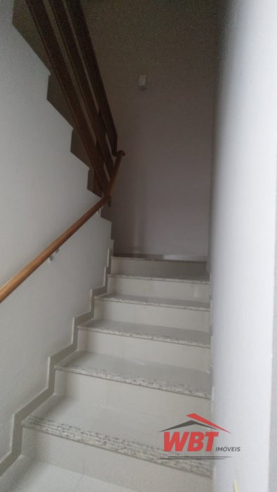 SOBRADO SEMI NOVO, COM 02 SUITES, 02 VAGAS!