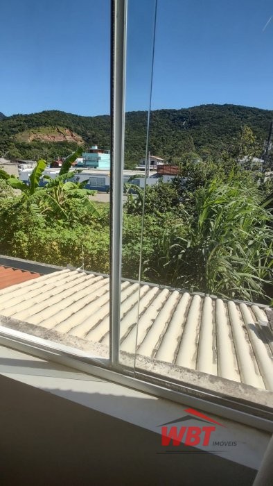 SOBRADO SEMI NOVO, COM 02 SUITES, 02 VAGAS!