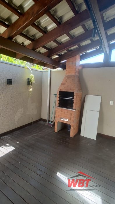 SOBRADO SEMI NOVO, COM 02 SUITES, 02 VAGAS!