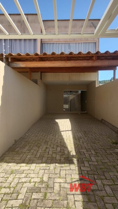 SOBRADO SEMI NOVO, COM 02 SUITES, 02 VAGAS!