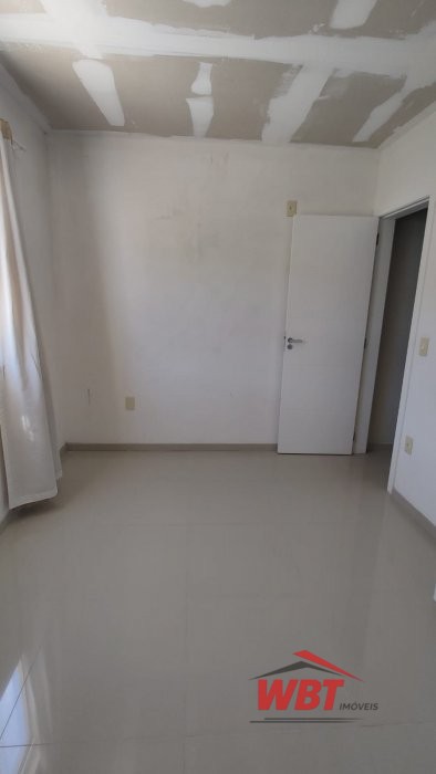 SOBRADO SEMI NOVO, COM 02 SUITES, 02 VAGAS!