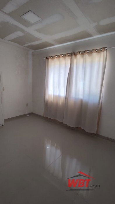 SOBRADO SEMI NOVO, COM 02 SUITES, 02 VAGAS!