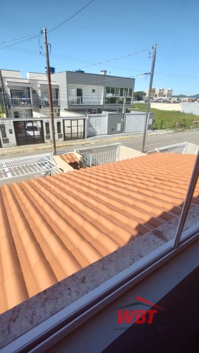 SOBRADO SEMI NOVO, COM 02 SUITES, 02 VAGAS!