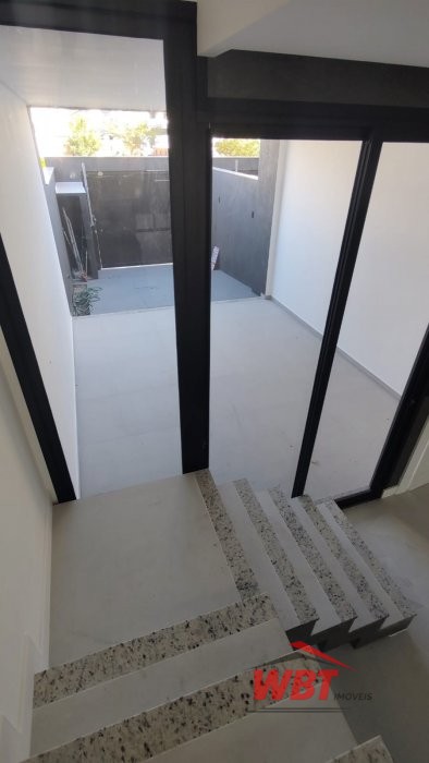 SOBRADO DE ALTO PADR�O, CONTENDO 02 SUITES, SENDO 