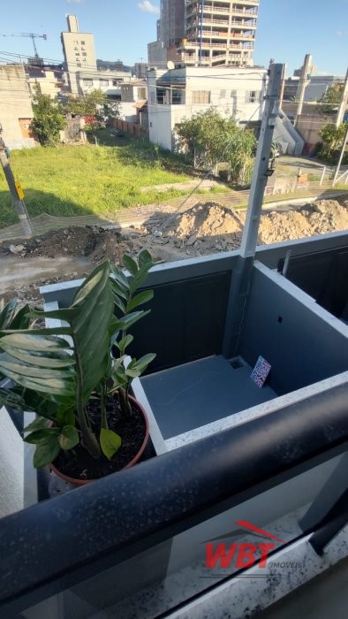 SOBRADO DE ALTO PADR�O, CONTENDO 02 SUITES, SENDO 