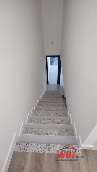 SOBRADO DE ALTO PADR�O, CONTENDO 02 SUITES, SENDO 