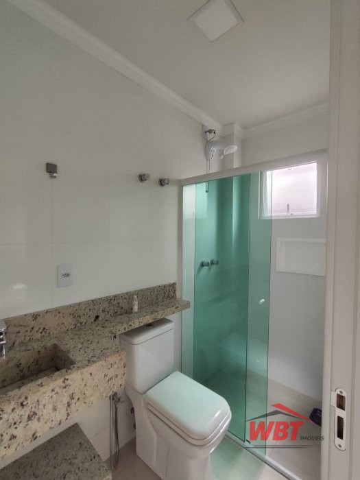 APTO COM 02 DORMS., SENDO 01 SUITE, 300M MAR, MOBI