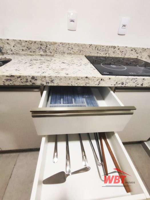 APTO COM 02 DORMS., SENDO 01 SUITE, 300M MAR, MOBI