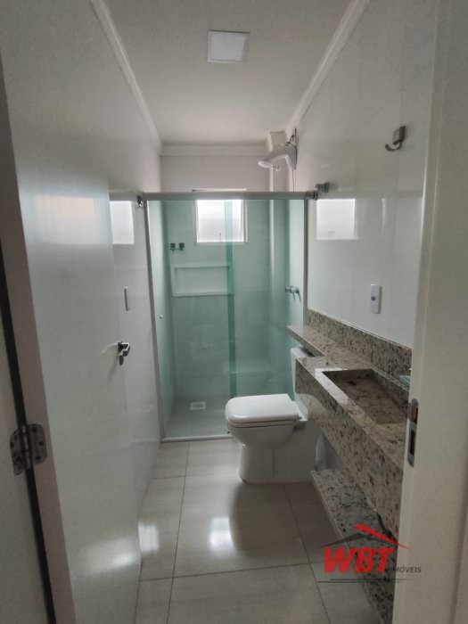 APTO COM 02 DORMS., SENDO 01 SUITE, 300M MAR, MOBI