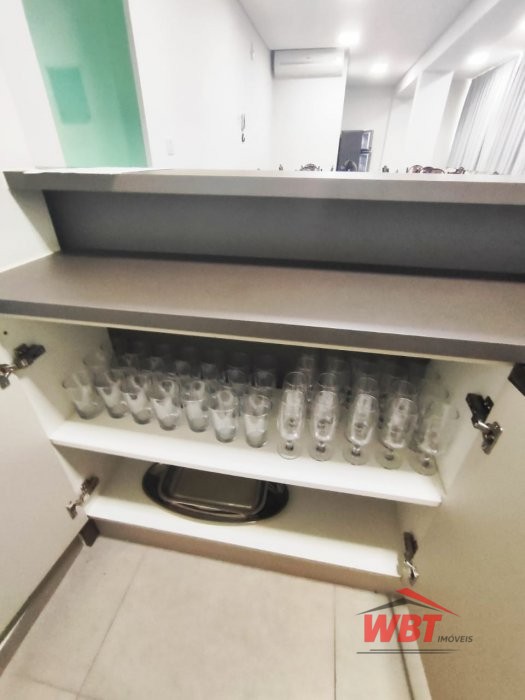 APTO COM 02 DORMS., SENDO 01 SUITE, 300M MAR, MOBI