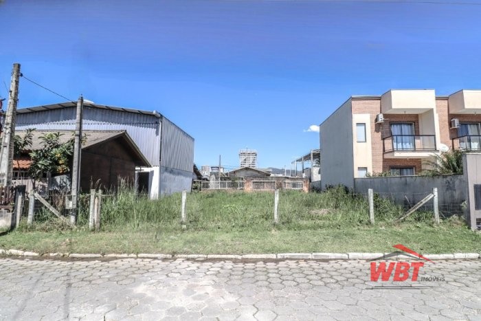 TERRENO EM ITAPEMA, PRONTO PARA CONSTRUIR COM 283M