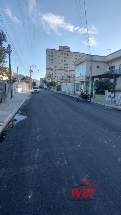TERRENO EM ITAPEMA, MEDINDO 304.50m�, RUA ASFALTAD
