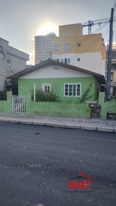 TERRENO EM ITAPEMA, MEDINDO 304.50m�, RUA ASFALTAD