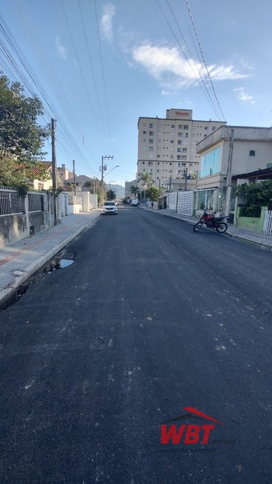 TERRENO EM ITAPEMA, MEDINDO 304.50m�, RUA ASFALTAD