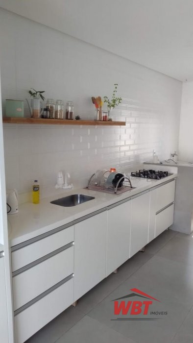 CASA EM ITAPEMA, COM 03 DORMIT�RIOS, AREA COMERCIA