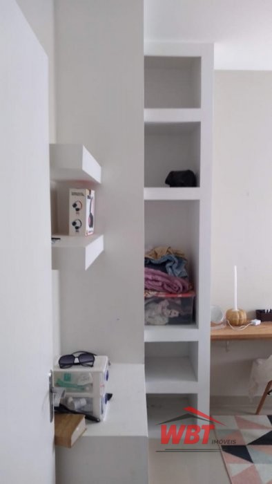 CASA EM ITAPEMA, COM 03 DORMIT�RIOS, AREA COMERCIA