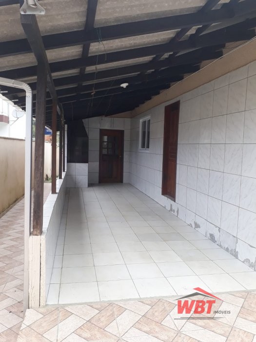 CASA COM 03 DORMIT�RIOS, BAIRRO ALTO S. BENTO!