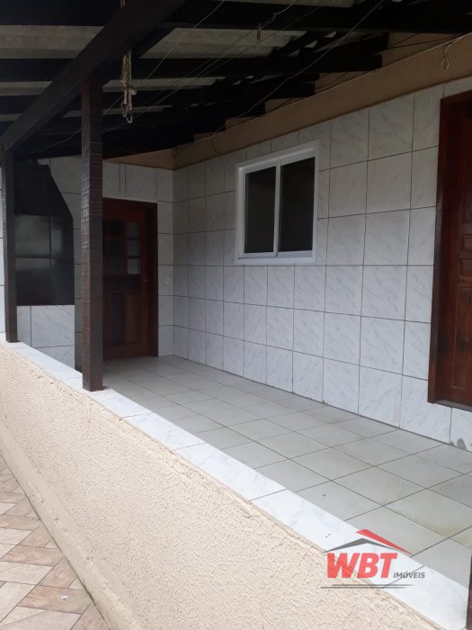 CASA COM 03 DORMIT�RIOS, BAIRRO ALTO S. BENTO!