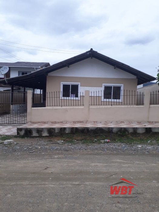 CASA COM 03 DORMIT�RIOS, BAIRRO ALTO S. BENTO!