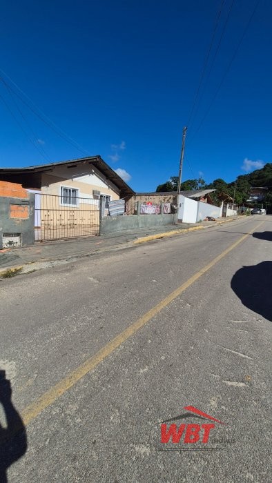 CASA COM 03 DORMIT�RIOS, BAIRRO ALTO S. BENTO!