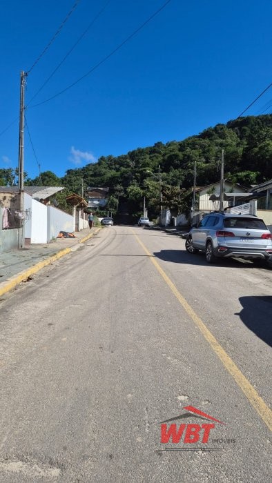 CASA COM 03 DORMIT�RIOS, BAIRRO ALTO S. BENTO!