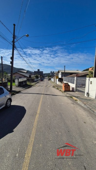 CASA COM 03 DORMIT�RIOS, BAIRRO ALTO S. BENTO!