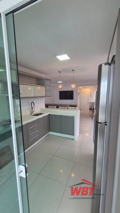 APTO EM ITAPEMA, COM 02 SUITES, CLOUSET, MOBILIADO
