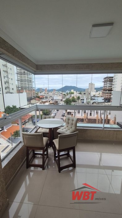 APTO EM ITAPEMA, COM 02 SUITES, CLOUSET, MOBILIADO