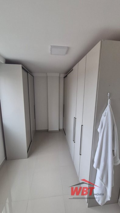 APTO EM ITAPEMA, COM 02 SUITES, CLOUSET, MOBILIADO