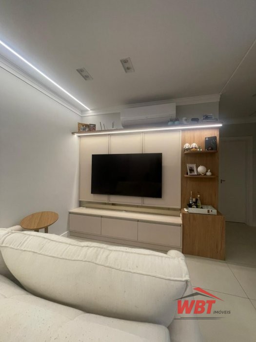 APTO EM ITAPEMA, COM 02 DORMS, FINAMENTE MOBILIADO