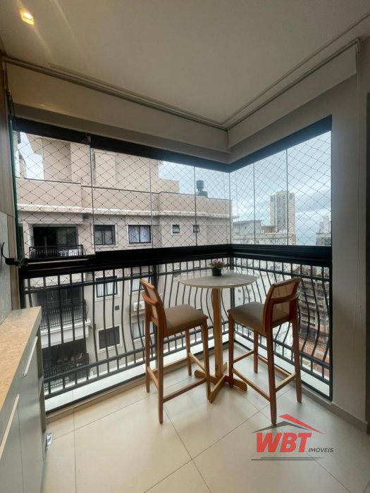 APTO EM ITAPEMA, COM 02 DORMS, FINAMENTE MOBILIADO