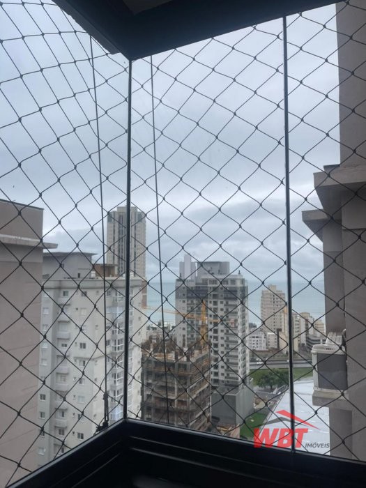 APTO EM ITAPEMA, COM 02 DORMS, FINAMENTE MOBILIADO
