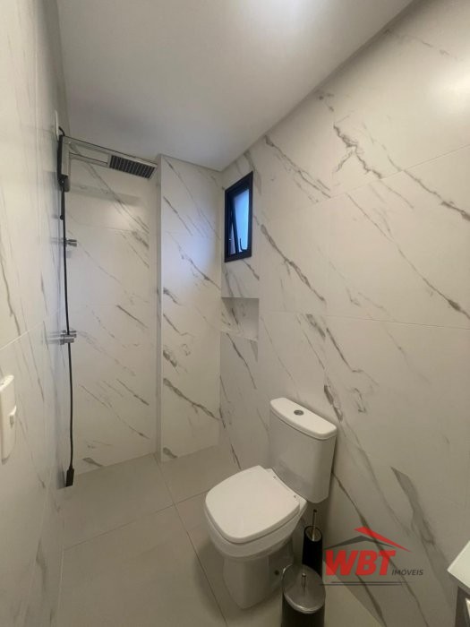 APTO EM ITAPEMA, COM 02 DORMS, FINAMENTE MOBILIADO