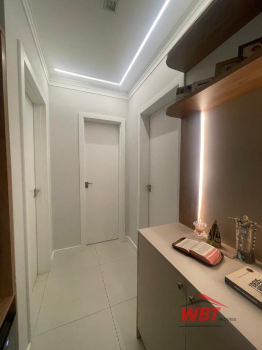 APTO EM ITAPEMA, COM 02 DORMS, FINAMENTE MOBILIADO