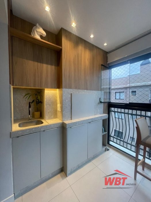 APTO EM ITAPEMA, COM 02 DORMS, FINAMENTE MOBILIADO
