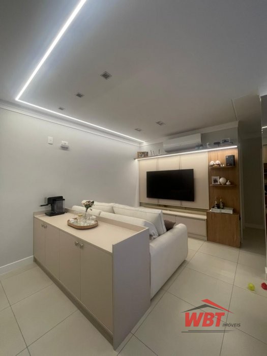 APTO EM ITAPEMA, COM 02 DORMS, FINAMENTE MOBILIADO