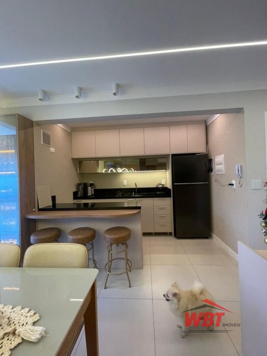 APTO EM ITAPEMA, COM 02 DORMS, FINAMENTE MOBILIADO