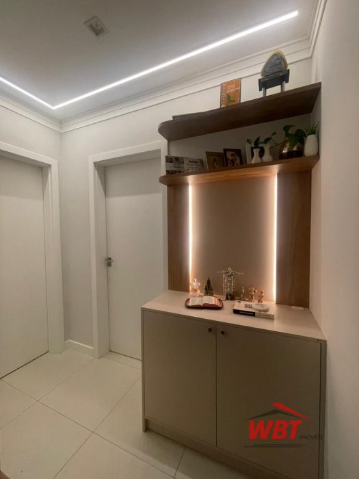 APTO EM ITAPEMA, COM 02 DORMS, FINAMENTE MOBILIADO