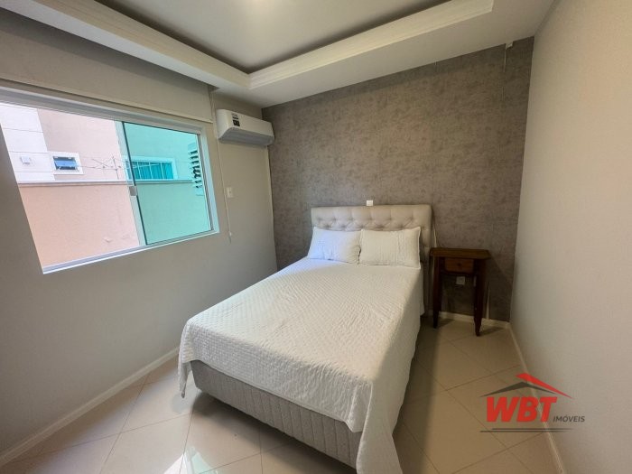APTO EM MEIA PRAIA, MOBILIADO, COM 03 SUITES, 150M