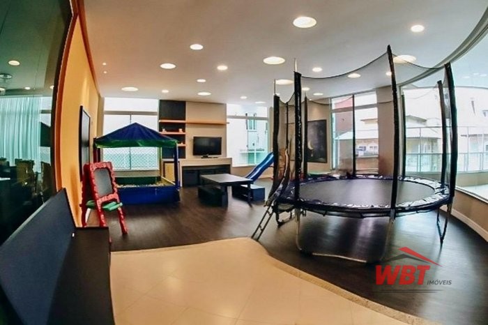 APTO EM MEIA PRAIA, MOBILIADO, COM 03 SUITES, 150M