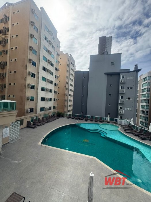 APTO EM MEIA PRAIA, MOBILIADO, COM 03 SUITES, 150M