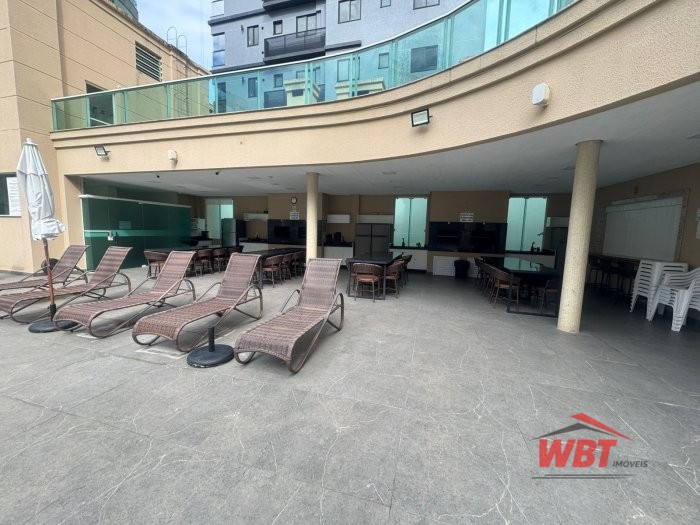 APTO EM MEIA PRAIA, MOBILIADO, COM 03 SUITES, 150M