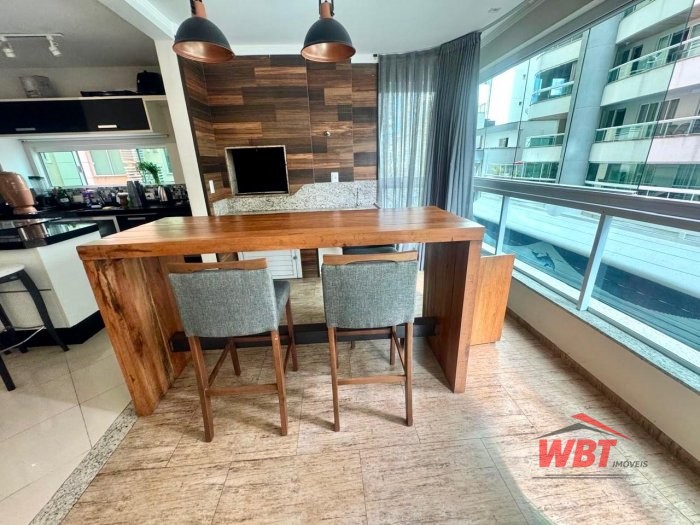 APTO EM MEIA PRAIA, MOBILIADO, COM 03 SUITES, 150M