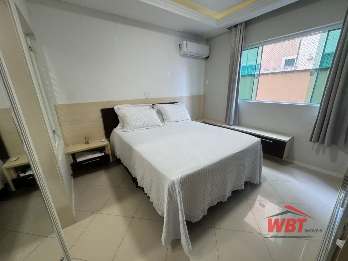 APTO EM MEIA PRAIA, MOBILIADO, COM 03 SUITES, 150M