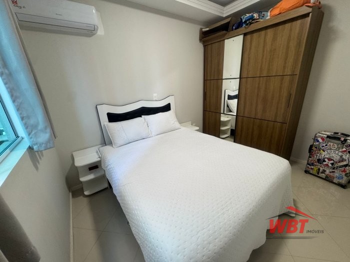 APTO EM MEIA PRAIA, MOBILIADO, COM 03 SUITES, 150M